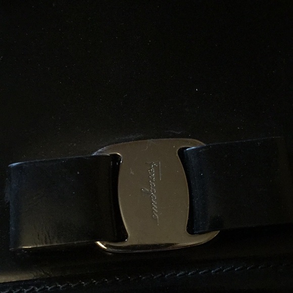 Beautiful black patent Ferragamo bag - Picture 2 of 4